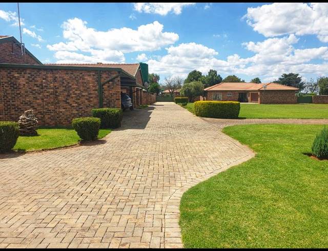 2 BEDROOM TOWNHOUSE FOR SALE IN KOSTER